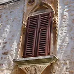 Petrizio Palace