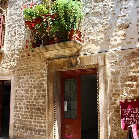 Daire Petrizio Palace *