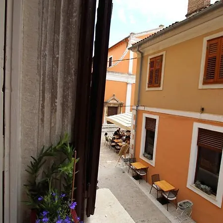 Daire Petrizio Palace *