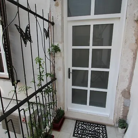 Petrizio Palace *