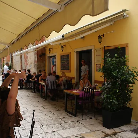 公寓 Petrizio Palace 扎达尔